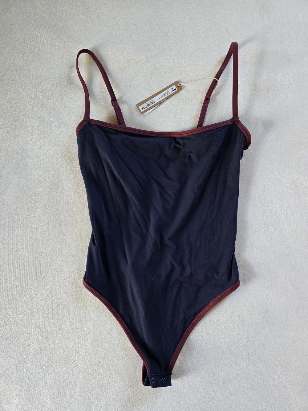 SKIMS▪️Fits Everybody Contrast Trim Straight Neck Thong Bodysuit